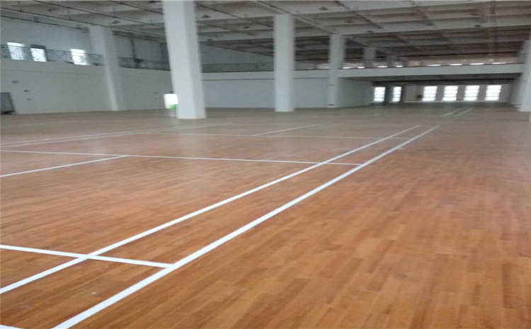 柞木體育運(yùn)動地板怎么翻新
